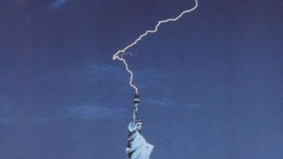 자융의 여신상과 우주교신